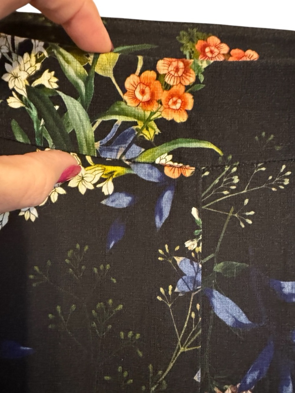 CHICO'S Black Beautiful Floral Straight Leg Pants  SIZE:  4      #10 - Picture 3 of 7
